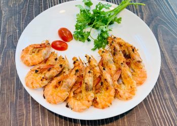 Tôm ướp shiokoji áp chảo